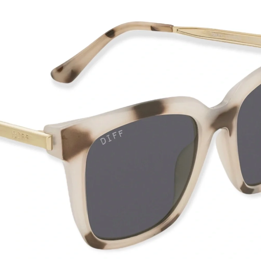 DIFF Hailey Sunglasses Cream Tortoise Frame Grey Lens Square NWT
